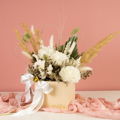 Aranžman od voska M – 01 Sandéa - 1 - Srednji aranžman od voska M s mirisom Velvet Cream Peony. Cvjetovi od 100 % biljnih vosko Aranžman od voska M – 01 Sandéa - 1 - Srednji aranžman od voska M s mirisom Velvet Cream Peony. Cvjetovi od 100 % biljnih vosko
