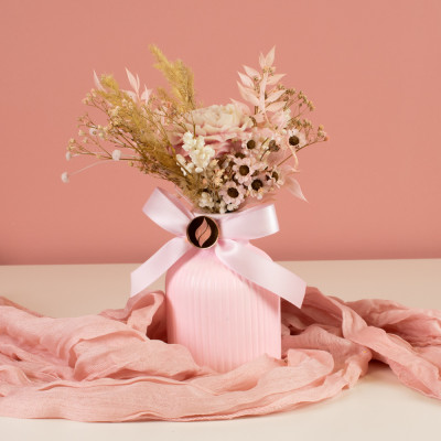 Velvet Cream Peony – Buket od voska s božurom Sandéa - 1 - Velvet Cream Peony buket od voska kombinira raskošni božur od biljno Velvet Cream Peony – Buket od voska s božurom Sandéa - 1 - Velvet Cream Peony buket od voska kombinira raskošni božur od biljno