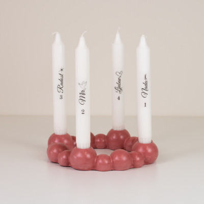 Adventske svijeće 19 cm SANDEA – s natpisima i simbolima (Nada, Mir, Radost, Ljubav) Sandéa - 2 - Set od četiri adventske svije Adventske svijeće 19 cm SANDEA – s natpisima i simbolima (Nada, Mir, Radost, Ljubav) Sandéa - 2 - Set od četiri adventske svije
