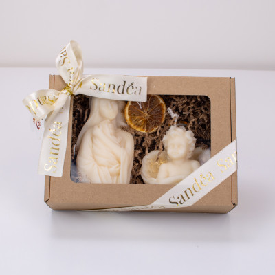 Holy Night Box — Božićni poklon set SANDEA Sandéa - 1 - Holy Night Box odiše toplinom, vjerom i ljepotom blagdana. U poklon set