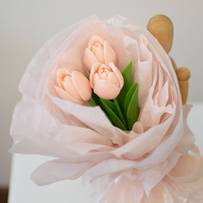 Buket tulipana od voska – 3 kom Sandéa - 6 - Buket od tri tulipana izrađenih od voska uljane repice donosi nježnu, profinjenu e