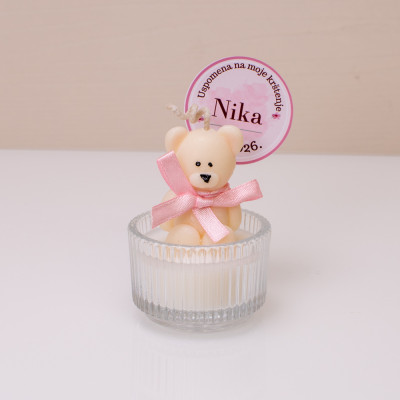 Teddy Glow – svijeća zahvalnica za krštenje - 1 - Teddy Glow je elegantna i nježna svijeća zahvalnica za krštenje, smještena u