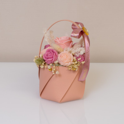 Petite Bloom – mali aranžman od voska Sandéa - 1 - Dekorativni mali aranžman od voska u torbici od umjetne kože, s mirisnim cvj