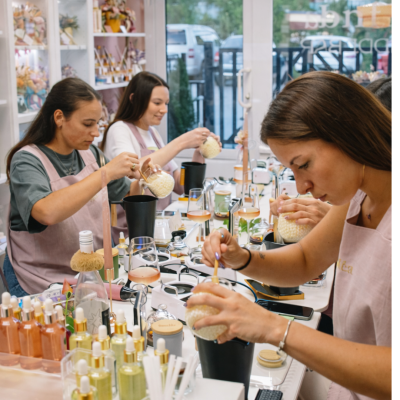 Radionica izrade mirisne svijeće Sandéa - 1 - Prepustite se opuštajućoj atmosferi SANDEA Candle Bara i naučite izraditi svoju m