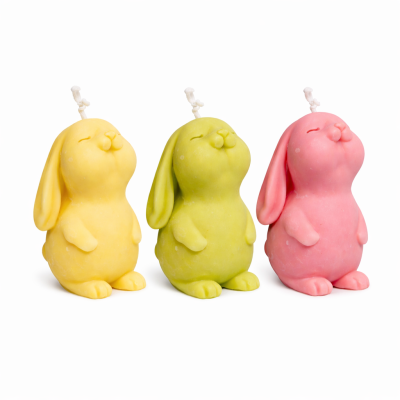 Zeko Spuško – Uskrsna svijeća Sandéa - 1 - SANDEA Zeko Spuško nježna je uskrsna svijeća izrađena od voska uljane repice. Ova de