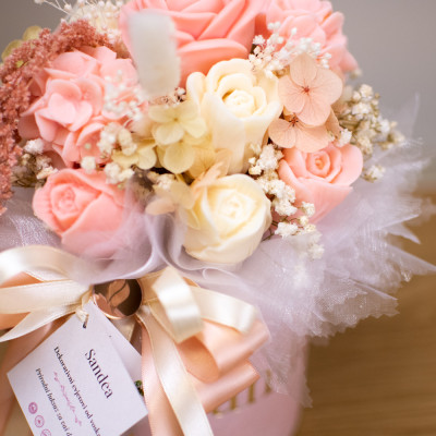 Blossom Elegance Pink M – cvjetni aranžman od voska - 3 - Blossom Elegance Pink M je ručno izrađen cvjetni aranžman od voska u Blossom Elegance Pink M – cvjetni aranžman od voska - 3 - Blossom Elegance Pink M je ručno izrađen cvjetni aranžman od voska u
