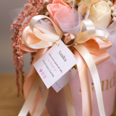 Blossom Elegance Pink M – cvjetni aranžman od voska - 6 - Blossom Elegance Pink M je ručno izrađen cvjetni aranžman od voska u Blossom Elegance Pink M – cvjetni aranžman od voska - 6 - Blossom Elegance Pink M je ručno izrađen cvjetni aranžman od voska u