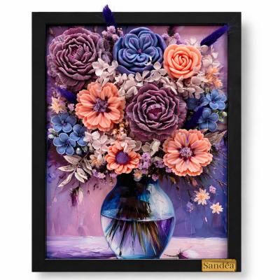 Violet Bloom Frame – dekorativni okvir s cvjetovima od voska Sandéa - 1 - SANDEA Violet Bloom Frame dekorativni je okvir s boga