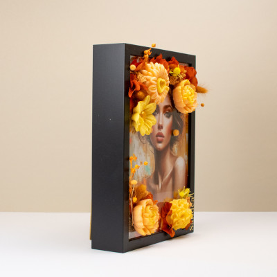 Golden Muse Frame – dekorativni okvir s cvjetovima od voska Sandéa - 2 - SANDEA Golden Muse Frame jedinstveni je dekorativni ok Golden Muse Frame – dekorativni okvir s cvjetovima od voska Sandéa - 2 - SANDEA Golden Muse Frame jedinstveni je dekorativni ok