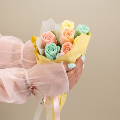 SANDEA Tulip Bloom Pastel Sandéa - 1 - Ručno izrađen buket pastelnih tulipana od biljnog voska s luksuznim mirisom orhideje i p