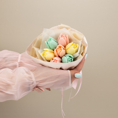 SANDEA Tulip Harmony Sandéa - 3 - Ručno izrađen pastelni buket tulipana od voska uljane repice koji donosi nježnost, eleganciju