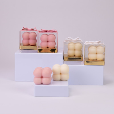 Mini Bubbles, 01 – dekorativna svijeća Sandéa - 1 - Svijeća Mini Bubbles je mala dekorativna svijeća kockastog oblika, namijenj